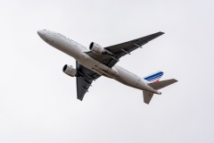 Boeing 777 d'Air France en vol prés de l'aéroport de Roissy-CDG