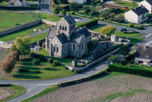 Vue aérienne de l'église Saint-Remi de Vivaise