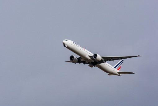Boeing 777 d'Air France au décollage prés de l'aéroport de Roissy-CDG