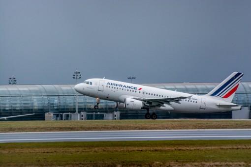 Airbus A319 d'Air France décollant prés de l'aéroport de Roissy-CDG