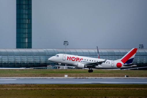 Embraer 170 d'Air France Hop décollant à l'aéroport Roissy-CDG